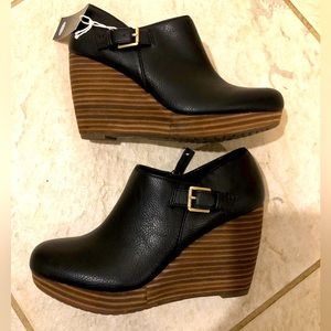 🌻Dr. Scholl's Honor Wedge Bootie🌻